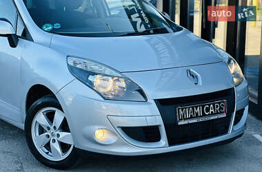 Минивэн Renault Scenic 2009 в 