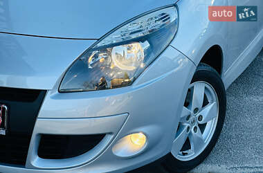 Минивэн Renault Scenic 2009 в 