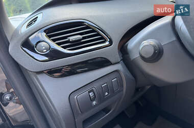Минивэн Renault Scenic 2013 в 
