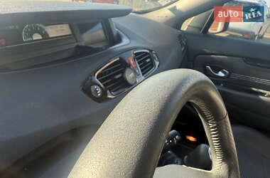 Минивэн Renault Scenic 2011 в 