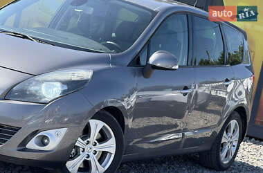 Минивэн Renault Scenic 2010 в 