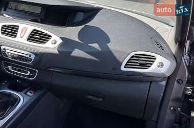 Минивэн Renault Scenic 2010 в 