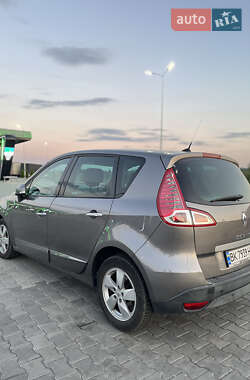 Минивэн Renault Scenic 2010 в 