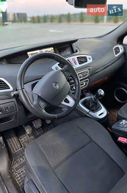 Минивэн Renault Scenic 2010 в 