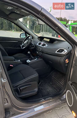 Минивэн Renault Scenic 2010 в 