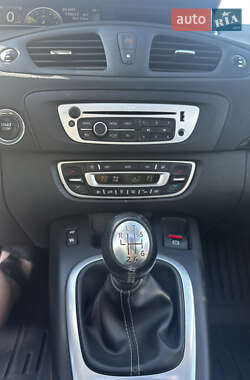 Минивэн Renault Scenic 2015 в 