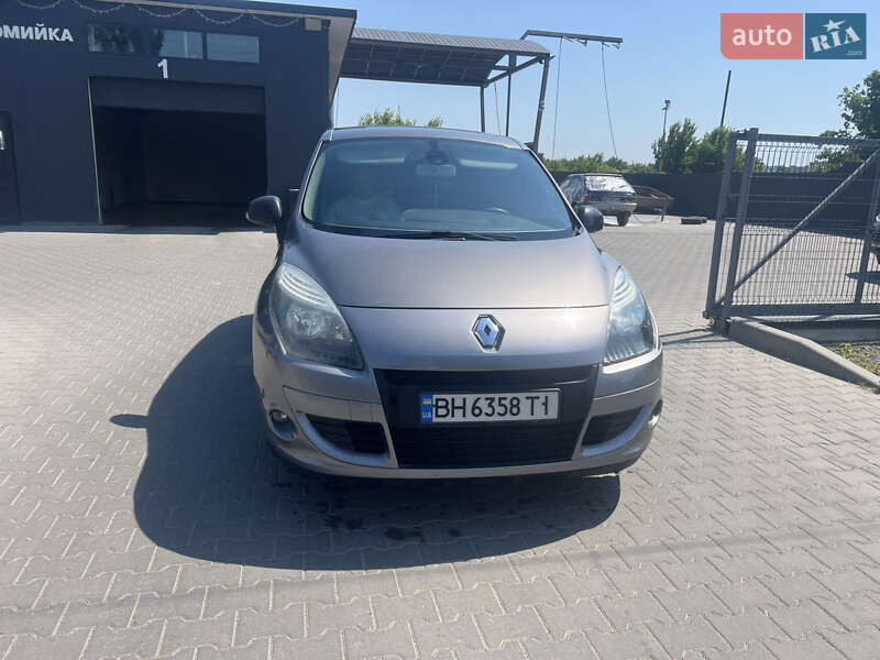 Минивэн Renault Scenic 2009 в 