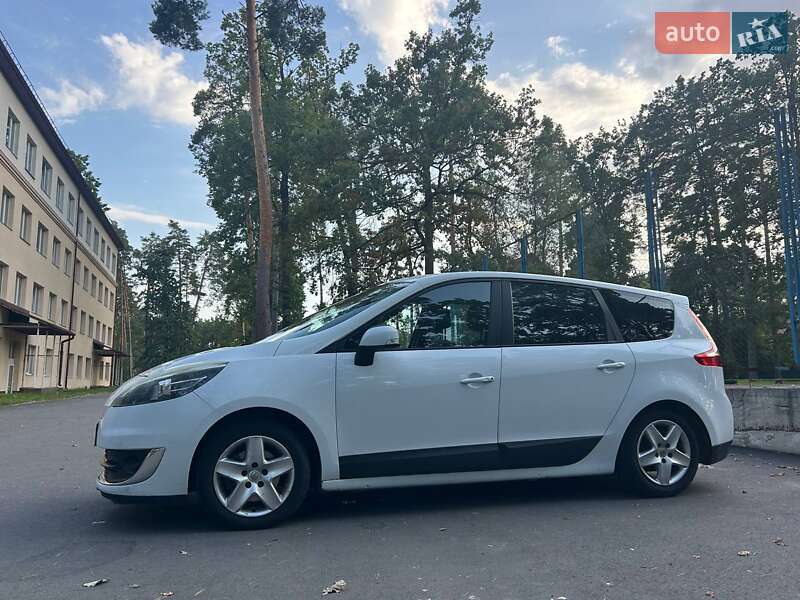 Минивэн Renault Scenic 2012 в Буче