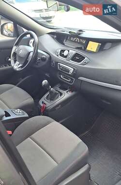 Минивэн Renault Scenic 2014 в 