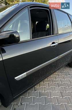Минивэн Renault Scenic 2004 в 