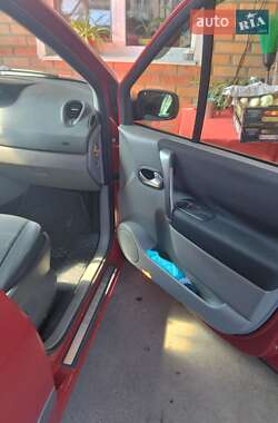Мінівен Renault Scenic 2004 в  фото 4 Мінівен Renault Scenic 2004 в