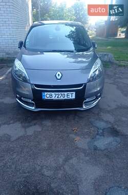 Минивэн Renault Scenic 2012 в 