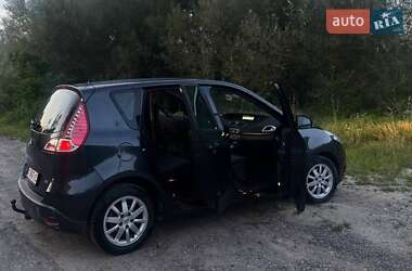 Минивэн Renault Scenic 2010 в 