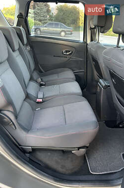 Минивэн Renault Scenic 2013 в 
