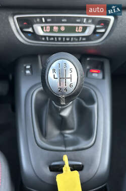 Минивэн Renault Scenic 2013 в 
