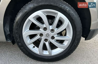 Минивэн Renault Scenic 2013 в 