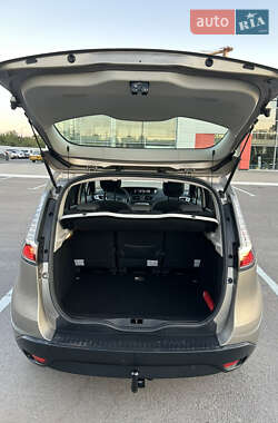 Минивэн Renault Scenic 2013 в 