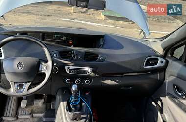 Минивэн Renault Scenic 2013 в 