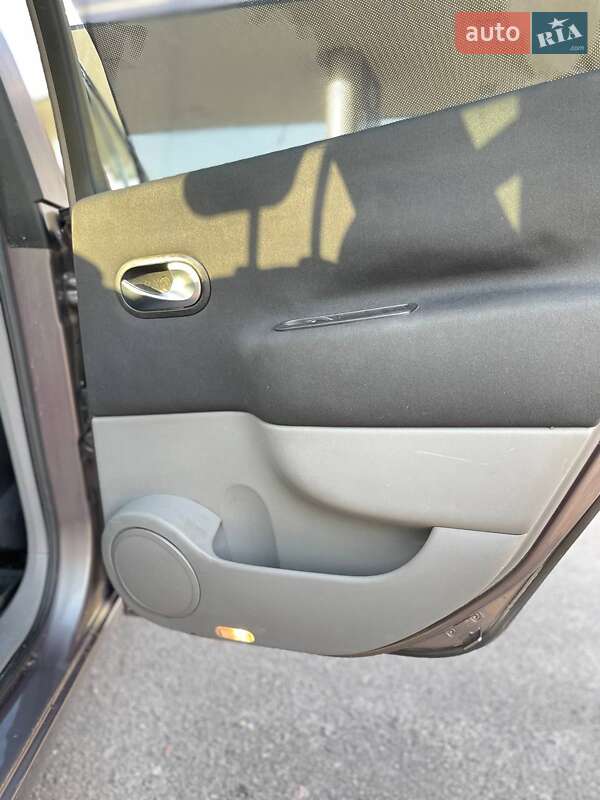 Минивэн Renault Scenic 2004 в Бродах