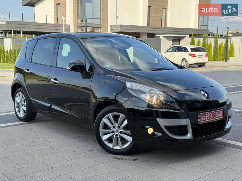 Минивэн Renault Scenic 2011 в 