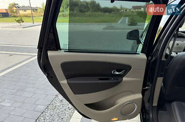 Минивэн Renault Scenic 2011 в 