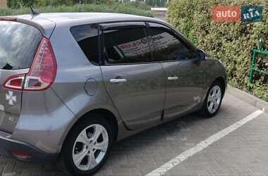 Минивэн Renault Scenic 2010 в 