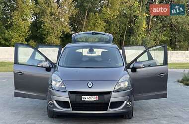 Минивэн Renault Scenic 2011 в 