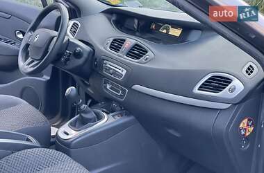 Минивэн Renault Scenic 2011 в 
