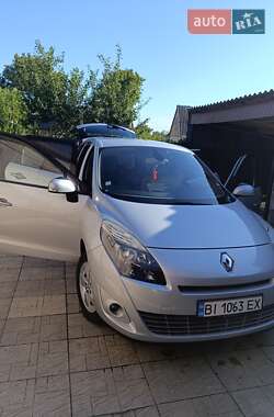Минивэн Renault Scenic 2009 в 