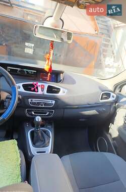 Минивэн Renault Scenic 2009 в 