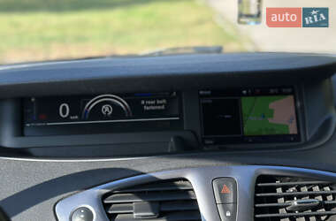 Минивэн Renault Scenic 2014 в 
