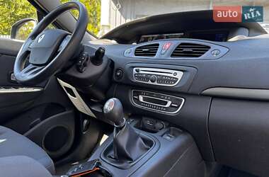 Минивэн Renault Scenic 2009 в 