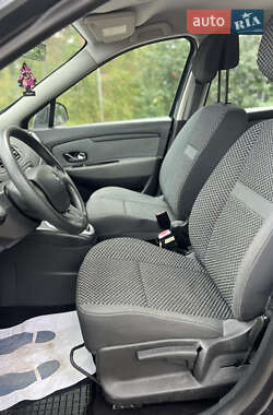 Минивэн Renault Scenic 2011 в 