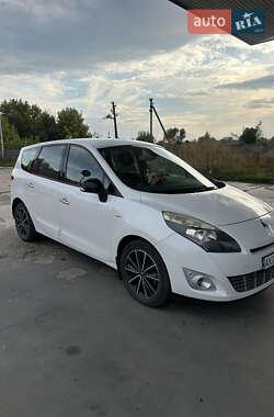 Минивэн Renault Scenic 2011 в 