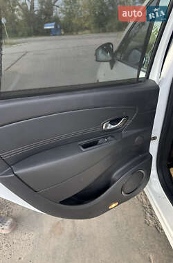 Минивэн Renault Scenic 2011 в 