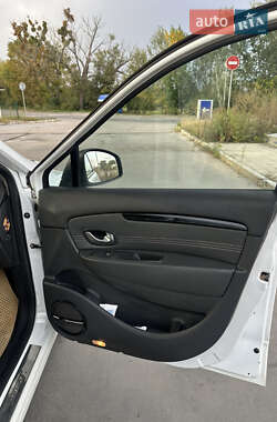 Минивэн Renault Scenic 2011 в 