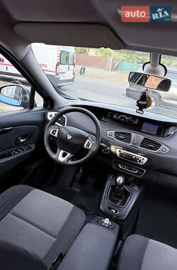 Минивэн Renault Scenic 2011 в 