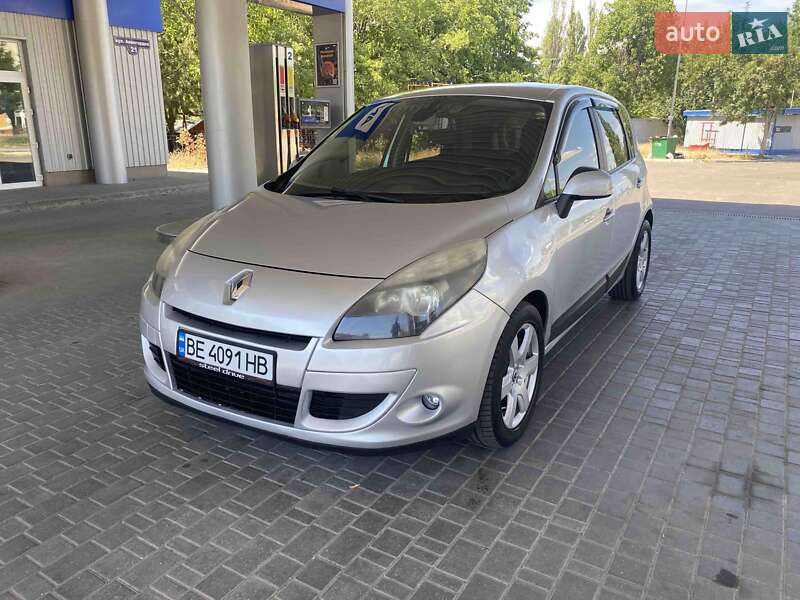 Минивэн Renault Scenic 2010 в 
