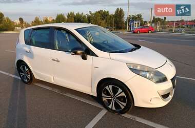 Минивэн Renault Scenic 2011 в 