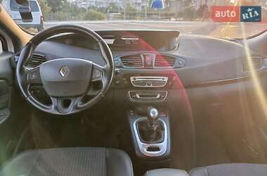 Минивэн Renault Scenic 2011 в 