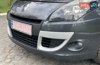 Минивэн Renault Scenic 2010 в 