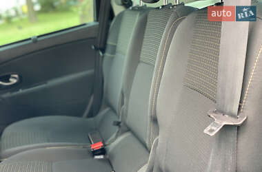 Минивэн Renault Scenic 2010 в 