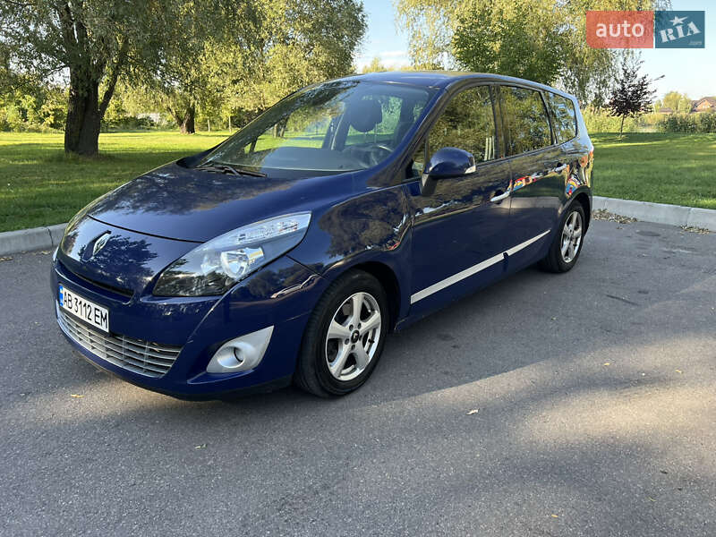 Минивэн Renault Scenic 2011 в 