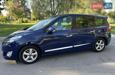 Минивэн Renault Scenic 2011 в 
