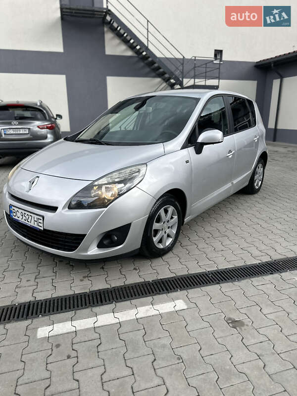 Минивэн Renault Scenic 2011 в 