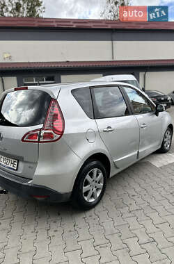 Минивэн Renault Scenic 2011 в 