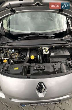 Минивэн Renault Scenic 2011 в 