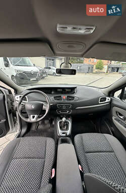 Минивэн Renault Scenic 2011 в 