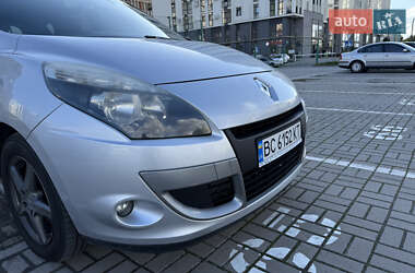 Минивэн Renault Scenic 2012 в 