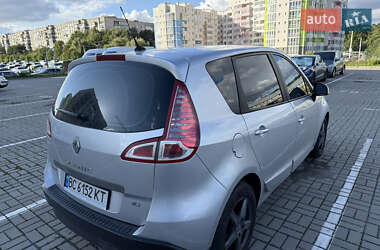 Минивэн Renault Scenic 2012 в 